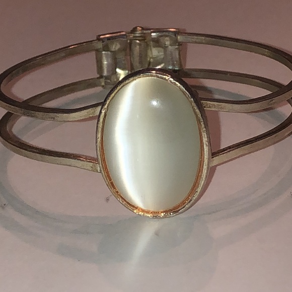 Jewelry - Elegant Silver Tone Boho Bangle Bracelet